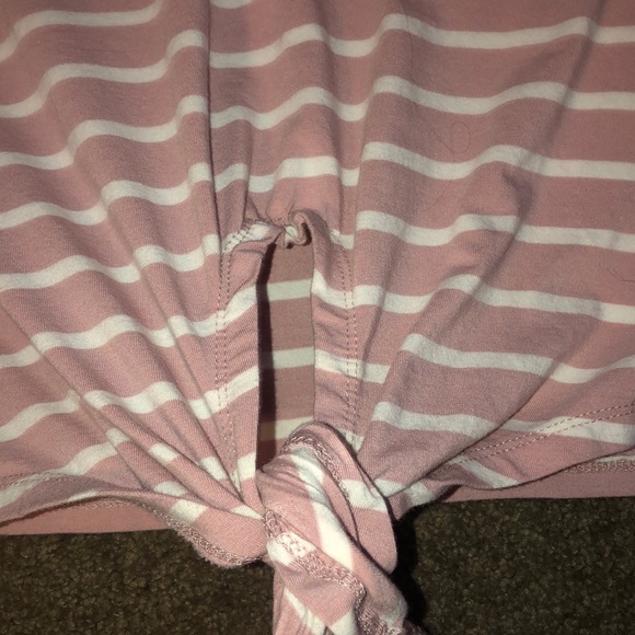 Striped crop top with tie - Picture 2 of 3